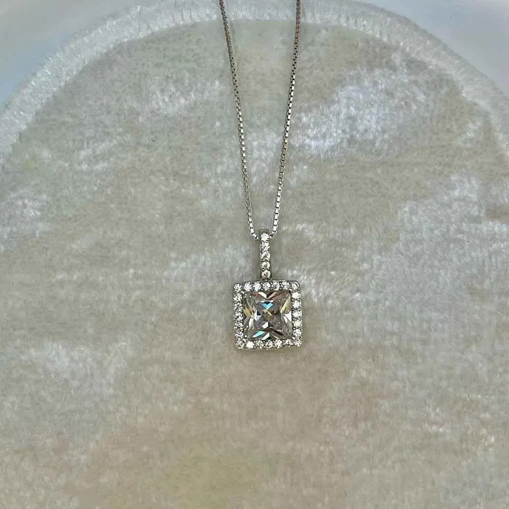 925 Sterling Silver Necklace Charm Jewelry - Super Flash Square Zircon Pendant - Xm389