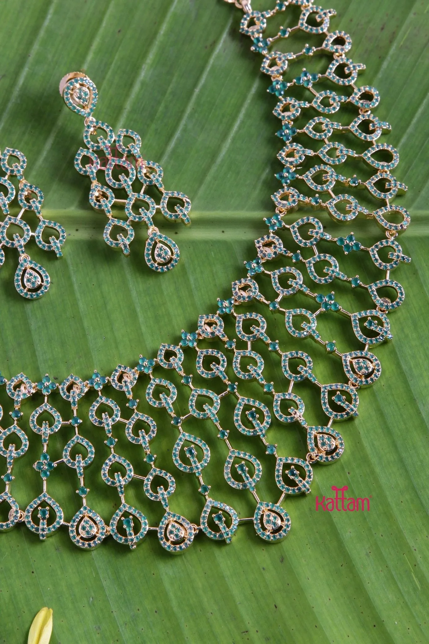 AD Green Stone Layered Drop Choker