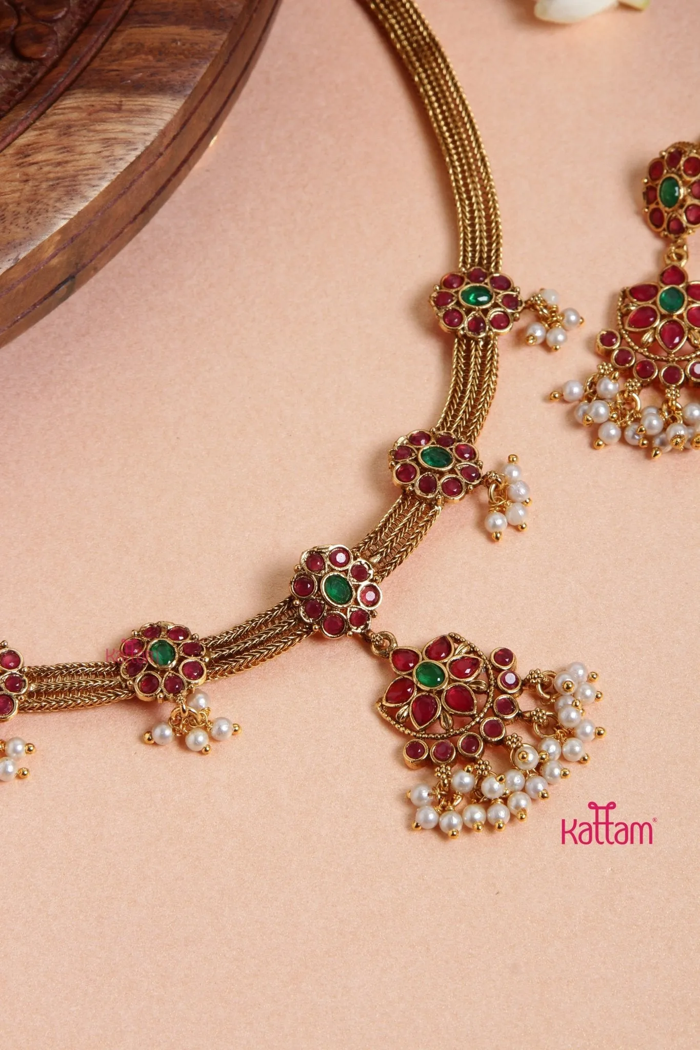 Flower Pearl Attigai Choker