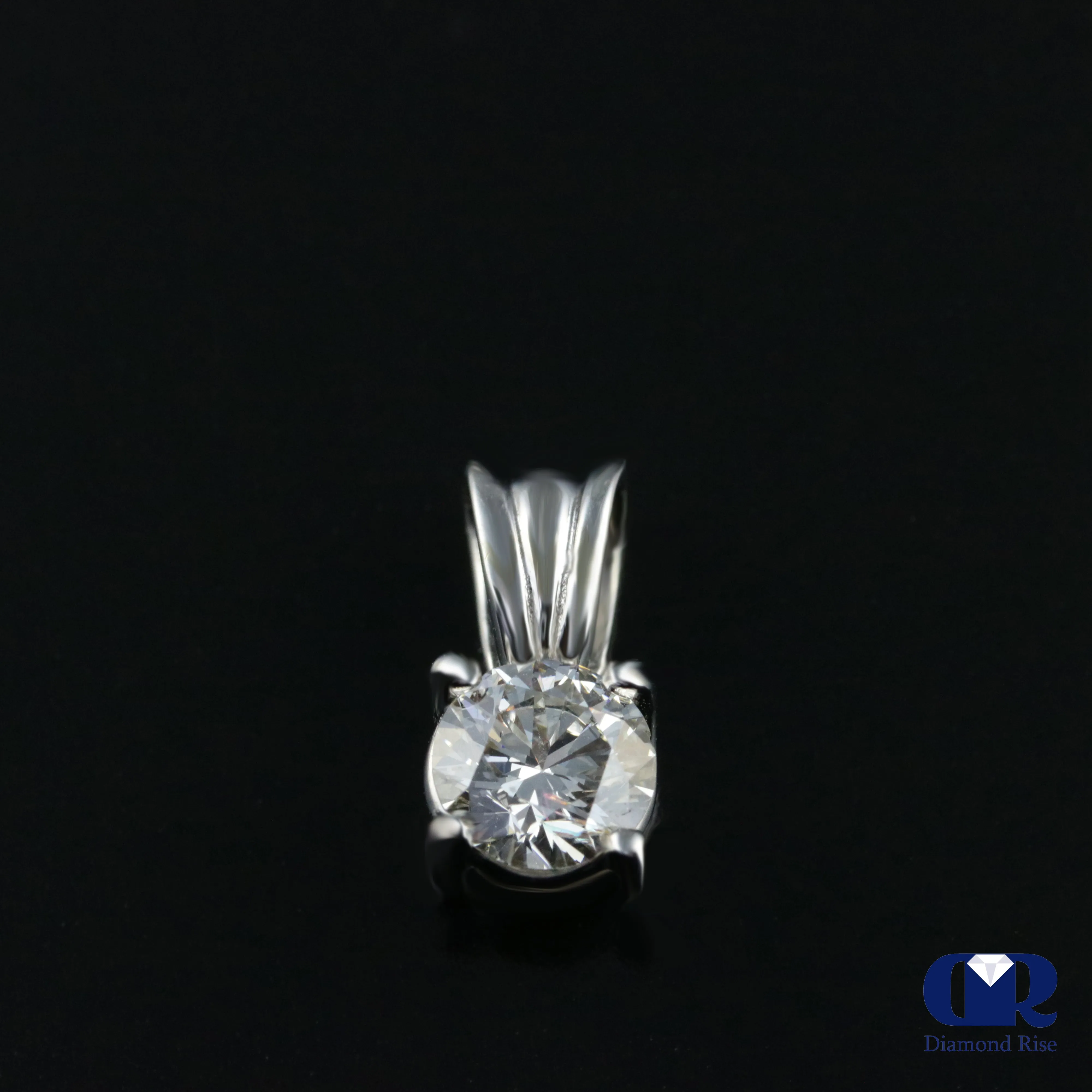 Women's 0.80 Carat Round Cut Diamond Solitaire 4 Prong Pendant Necklace In 14K White gold